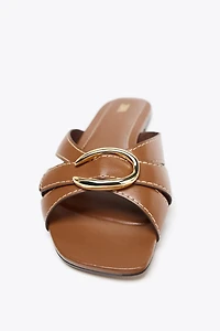 CROSSED SANDALS WITH METALLIC DETAIL