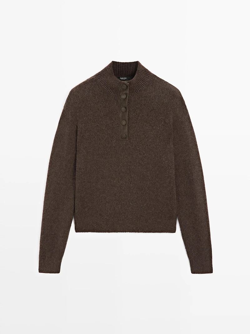 High neck knit sweater with snap buttons