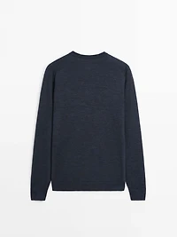 Knit 100% merino wool sweater with crew neck