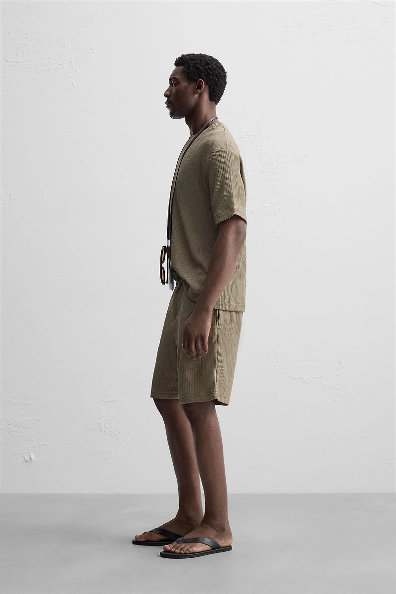 IRREGULAR TEXTURED T-SHIRT