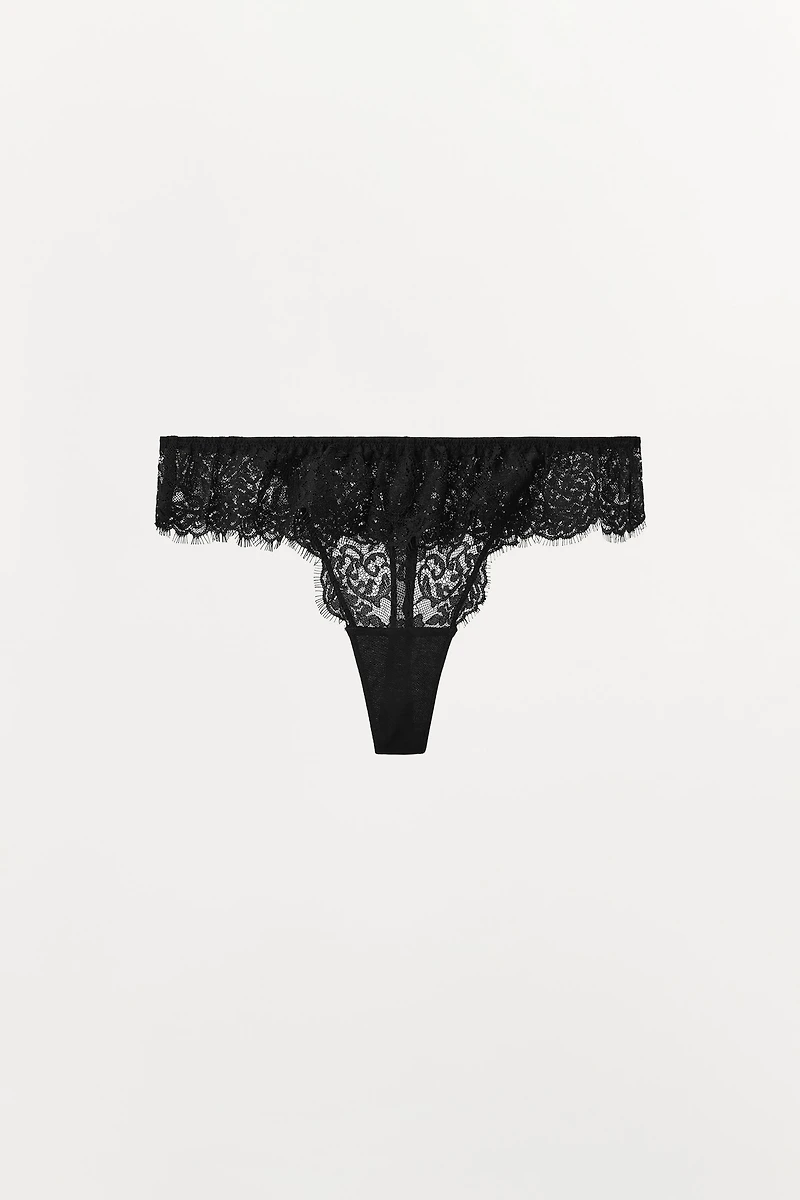 RUFFLED LACE THONG
