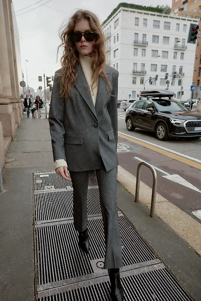 STRAIGHT BLAZER WITH SHOULDER PADS