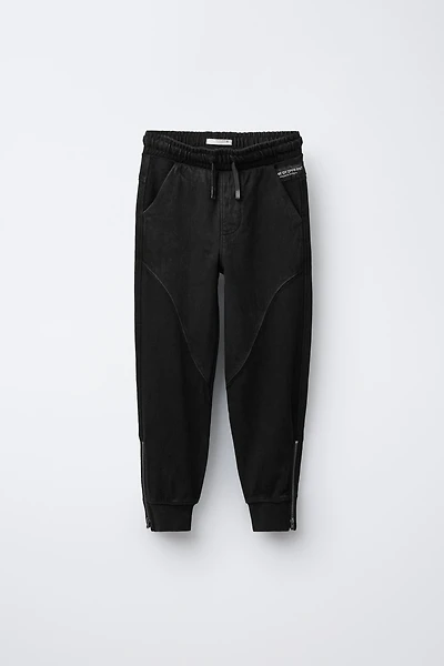 JOGGER PANTS WITH ZIPPERS