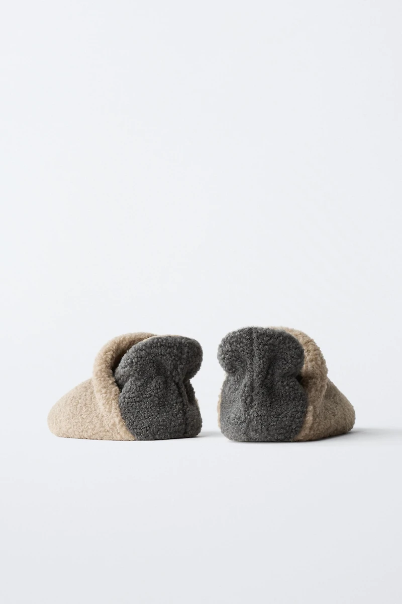 CHAUSSONS EN FORME DE CHAUSSETTES PEAU MOUTON