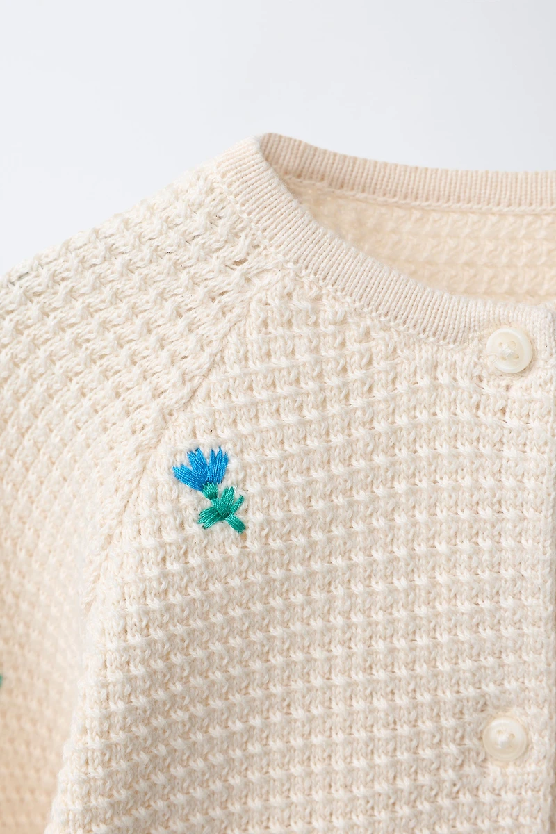 EMBROIDERED FLORAL TEXTURED KNIT CARDIGAN WITH LACE TRIM