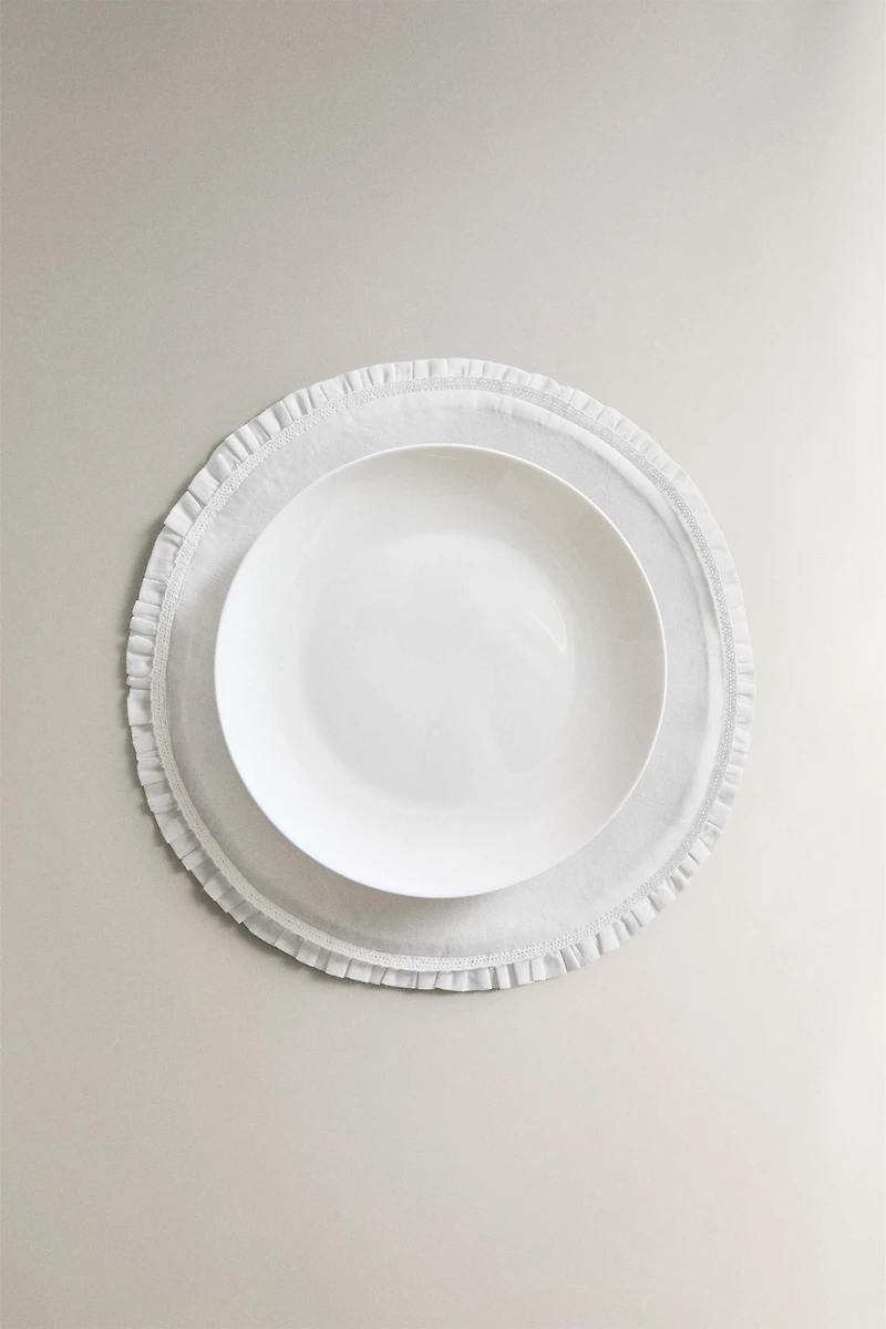 SET DE TABLE ROND VOLANT