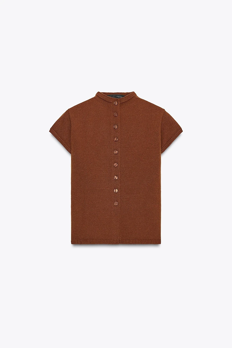 BUTTONED KNIT TOP