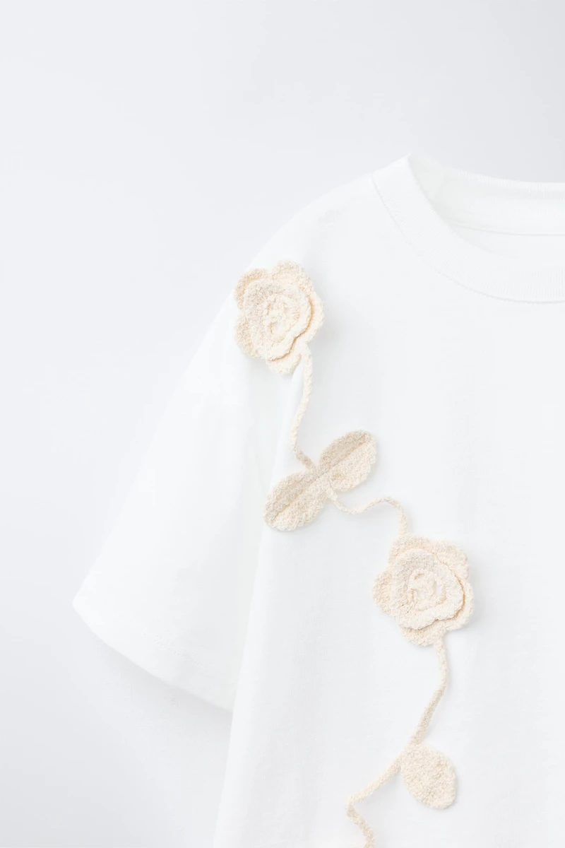 HAUT À FLEURS EN CROCHET