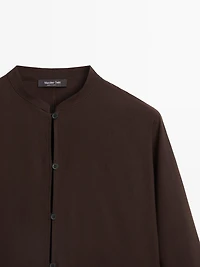 Stand collar shirt with front seam