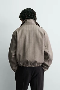 BLOUSON COURT COUPE STRUCTURÉE À CHEVRONS