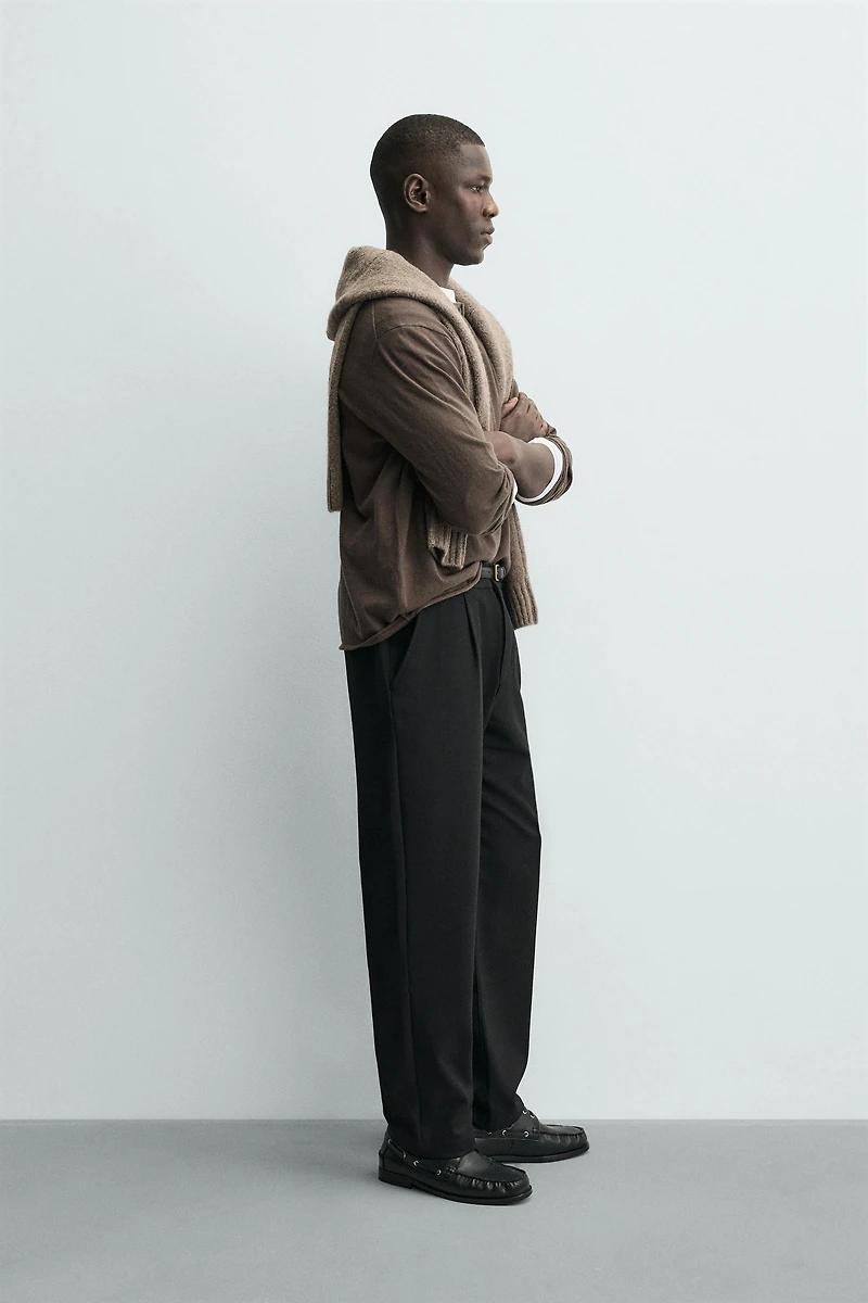 TEXTURED PLEATED PANTS