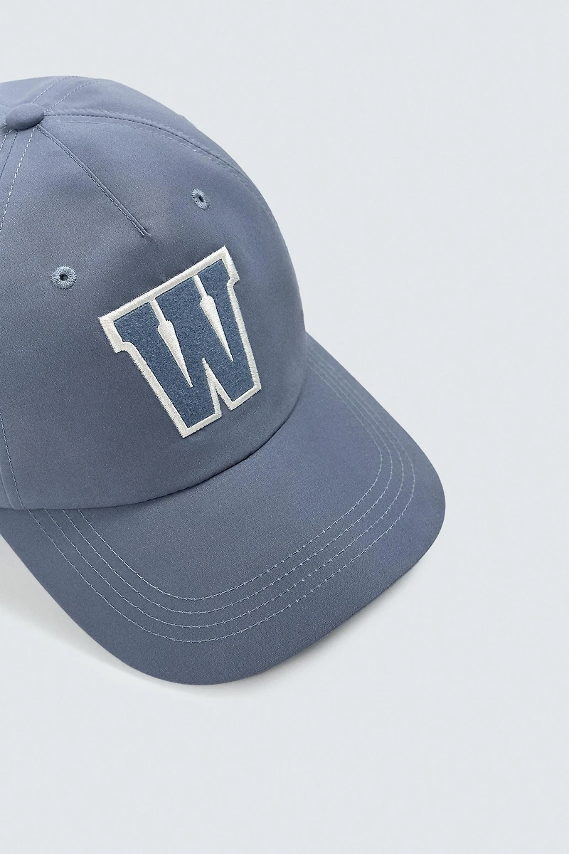 CASQUETTE TECHNIQUE AVEC PIÈCE