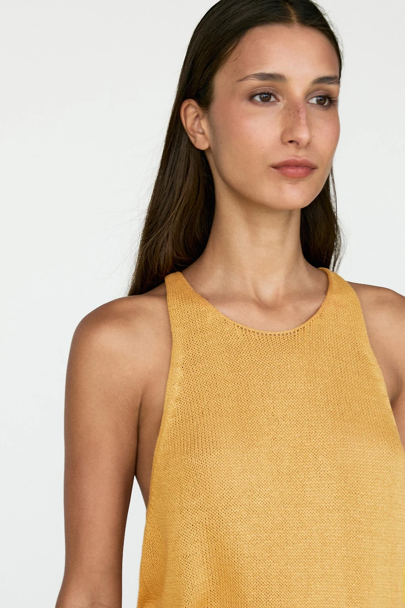 Sleeveless knit halter top