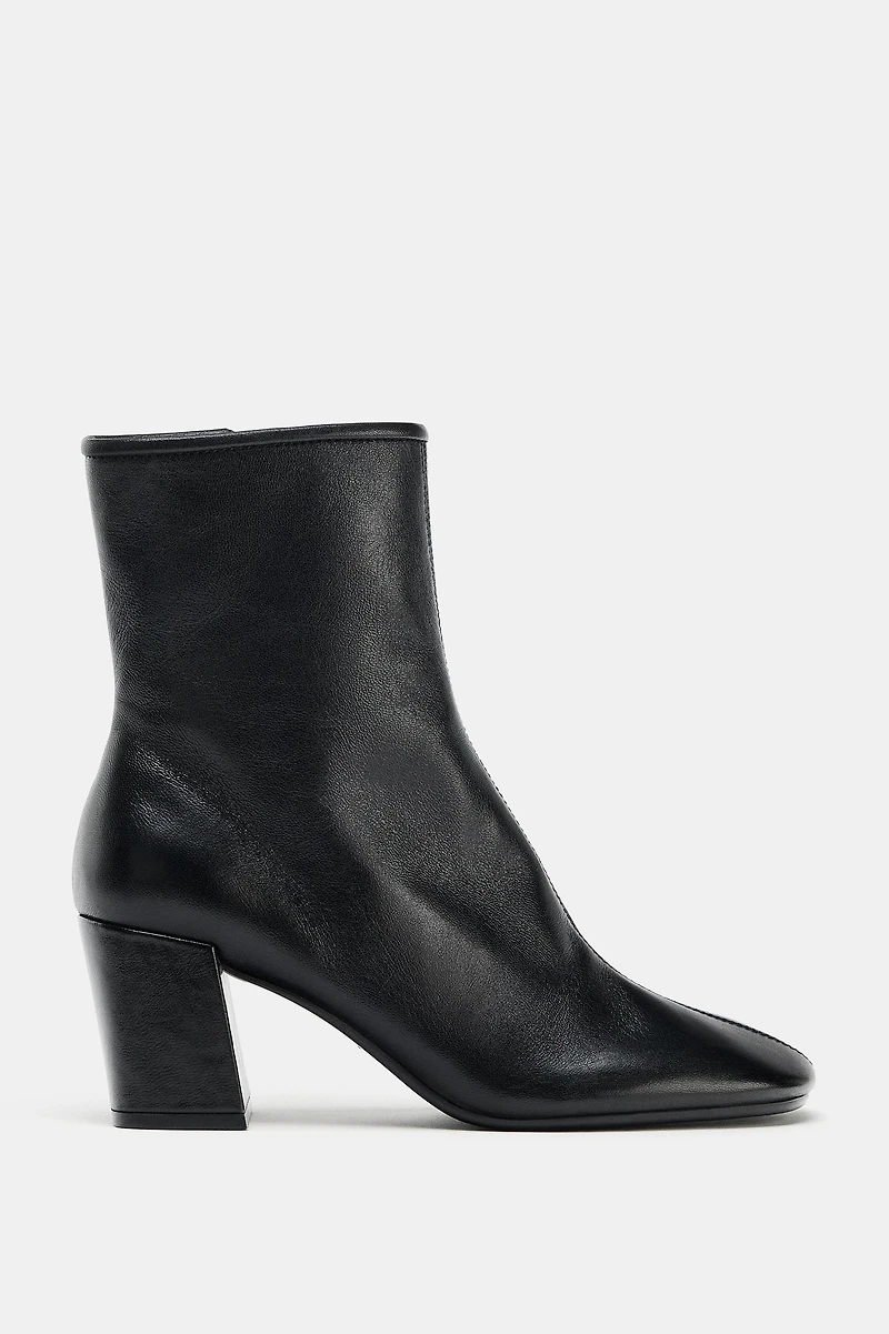 WIDE HEELED LEATHER ANKLE BOOTS