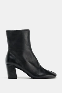 WIDE HEELED LEATHER ANKLE BOOTS