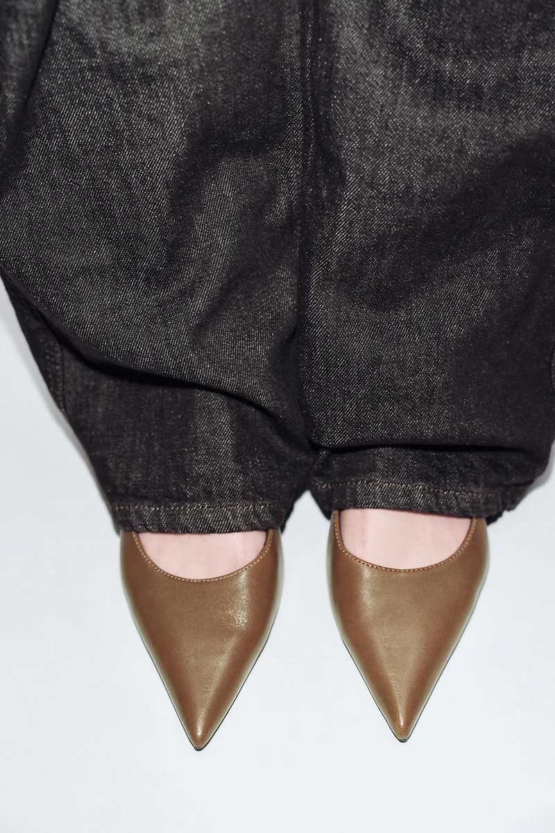 CHAUSSURES EN CUIR KITTEN HEEL