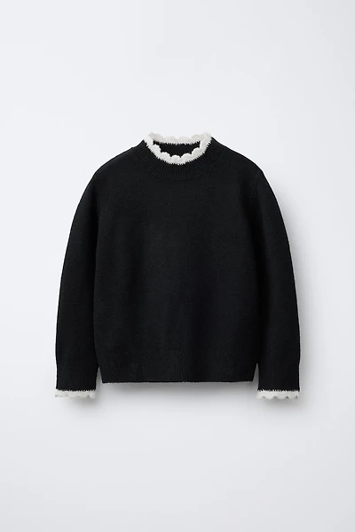 CROCHET TRIM KNIT SWEATER