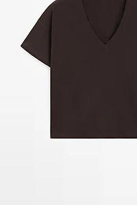 Flowing cropped fit V-neck T-shirt