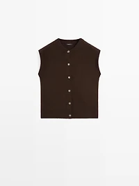 Knit vest with golden buttons