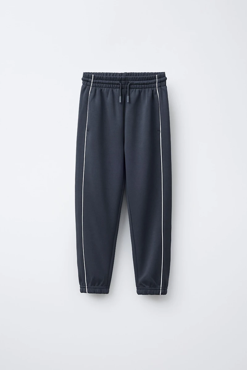 JOGGERS WITH CONTRASTING PIPING