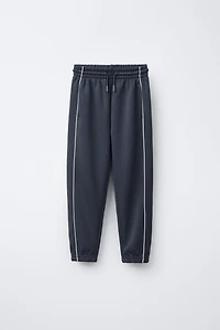 JOGGERS WITH CONTRASTING PIPING