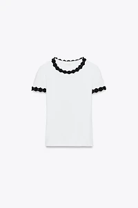 FLOWER TRIM T-SHIRT