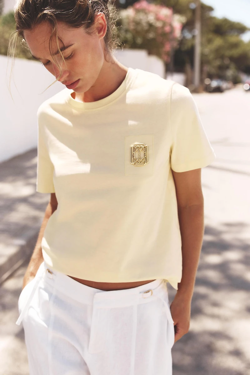 BROOCH T-SHIRT
