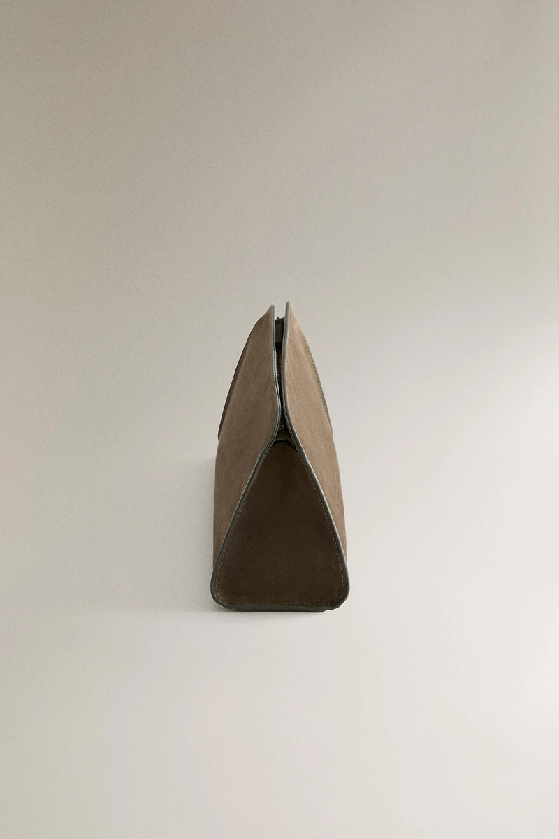 LEATHER TOILETRY BAG