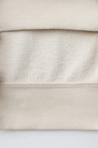 BASIC TEXT AND LABEL SWEATSHIRT