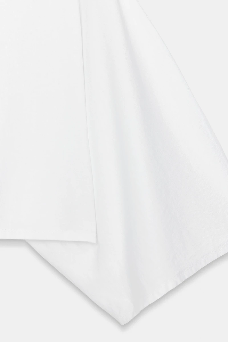 T-SHIRT CAPE