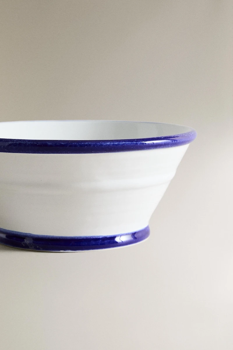STONEWARE SALAD BOWL WITH CONTRASTING RIM