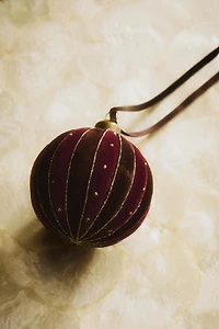 CHRISTMAS TREE VELVET BALL ORNAMENT