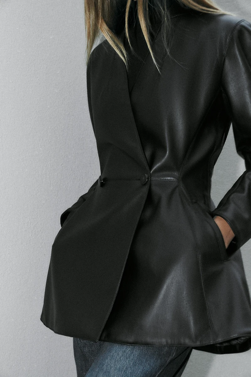 VESTE AJUSTÉE MATIÈRE SYNTHÉTIQUE