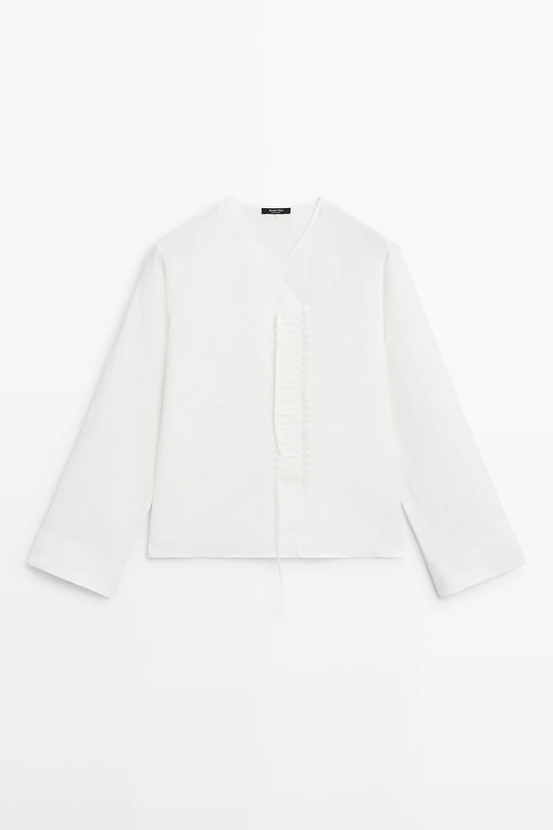 Flowing shirt with chest detail