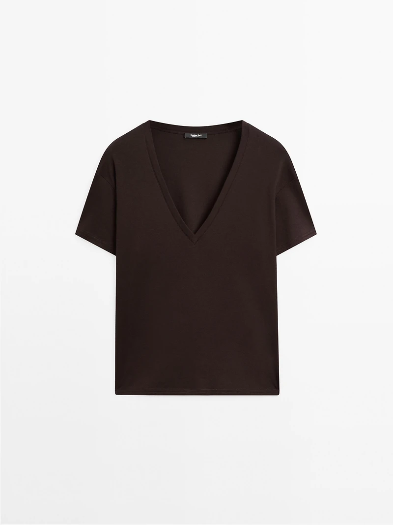 Flowing V-neck T-shirt