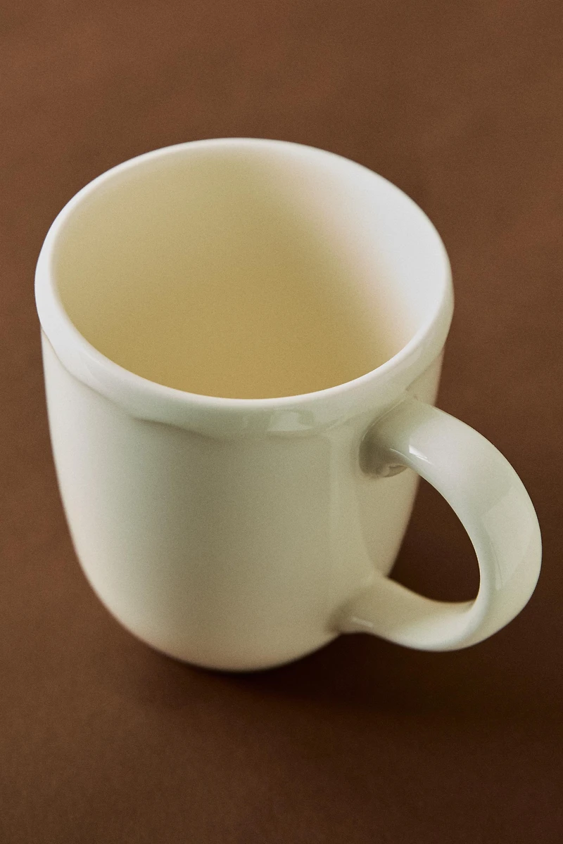 TASSE FAÏENCE BORD RELIEF
