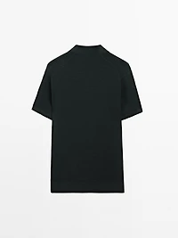 Polo en maille ajourée à col V