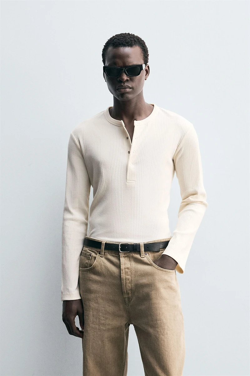 STRUCTURED HENLEY COLLAR T-SHIRT