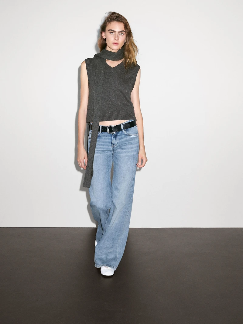 100% cashmere V-neck vest