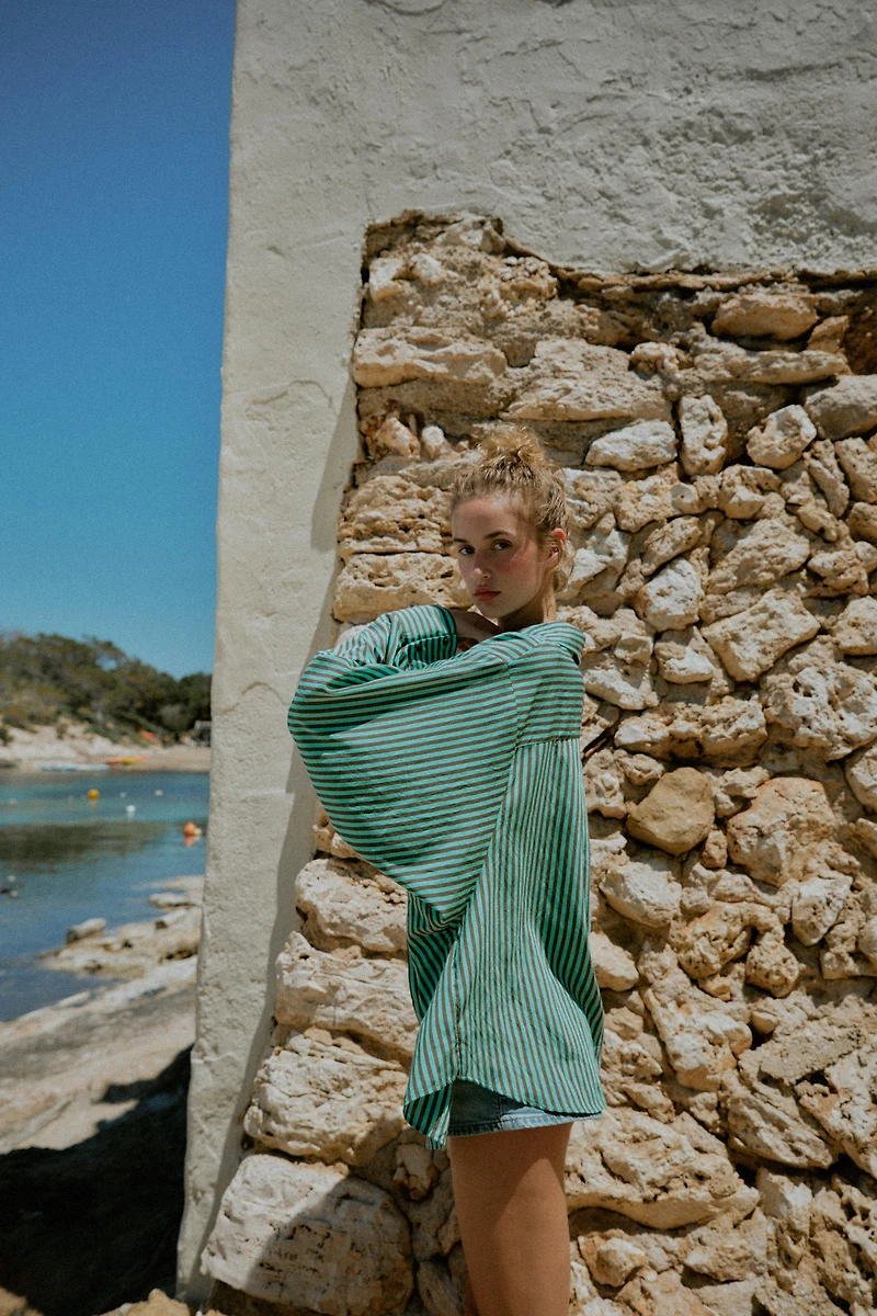 OVERSIZED STRIPED SHIRT