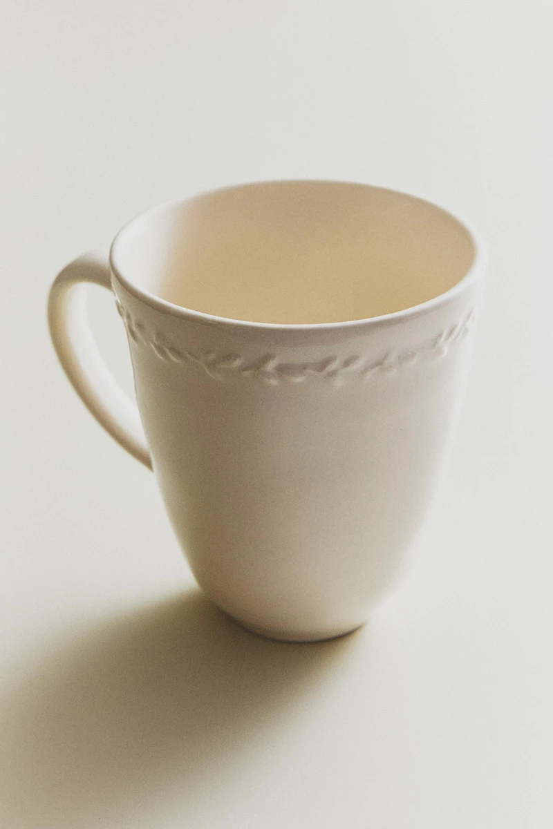 EARTHENWARE MUG WITH RAISED EDGE