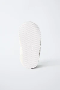 BASKET DE SPORT PIEDS NUS
