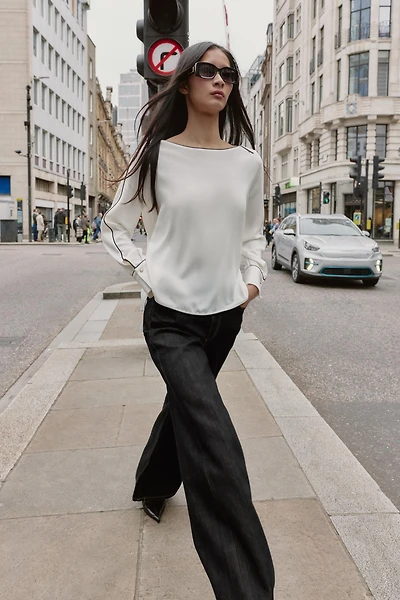 CONTRAST PIPING CREPE BLOUSE