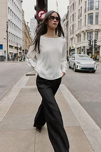 CONTRAST PIPING CREPE BLOUSE