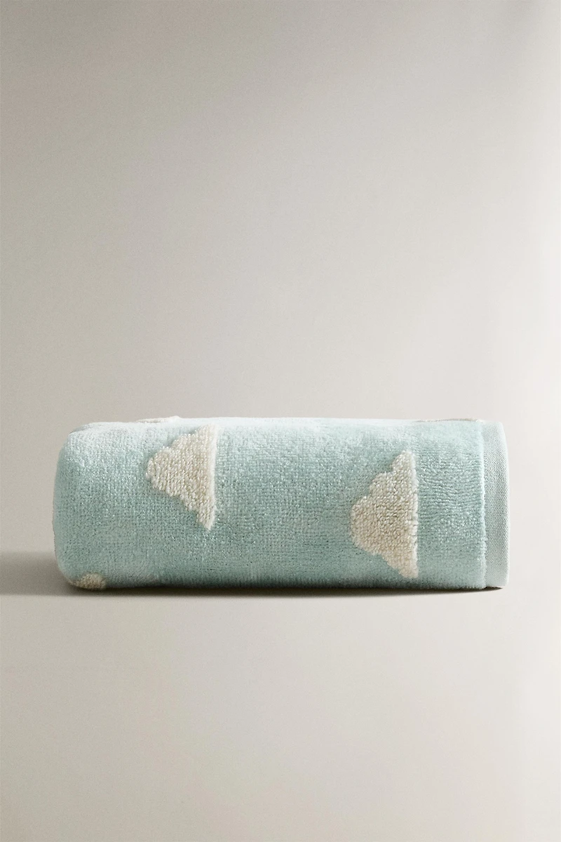 CHILDREN'S BATH TOWEL WITH CLOUDS