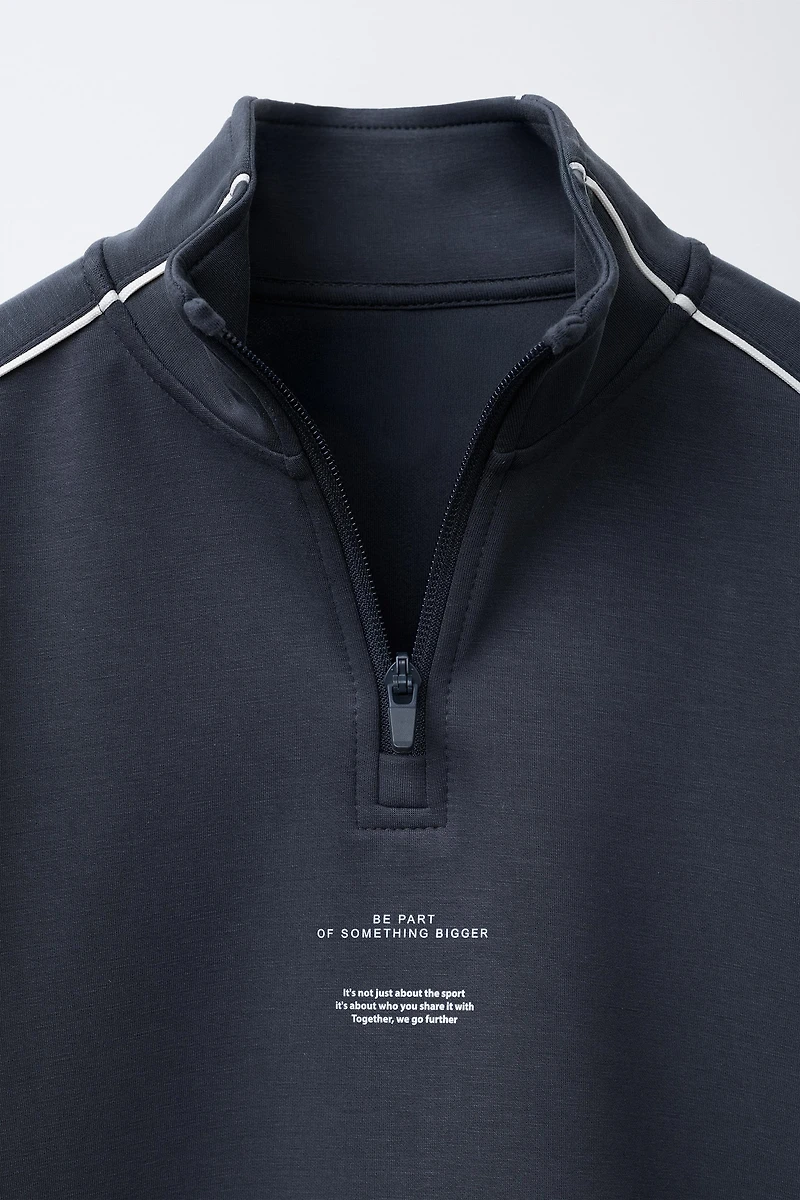 CONTRASTING TRIM TEXT SWEATSHIRT