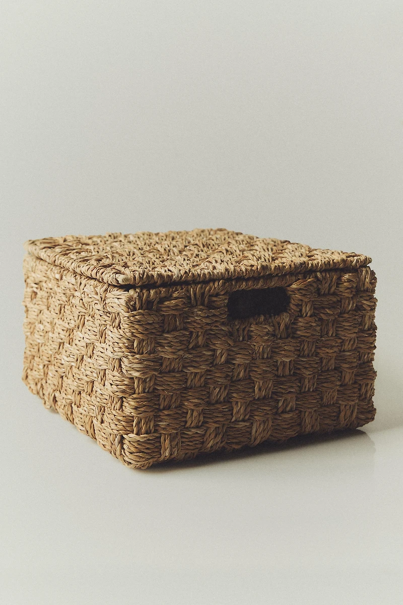 WOVEN BASKET
