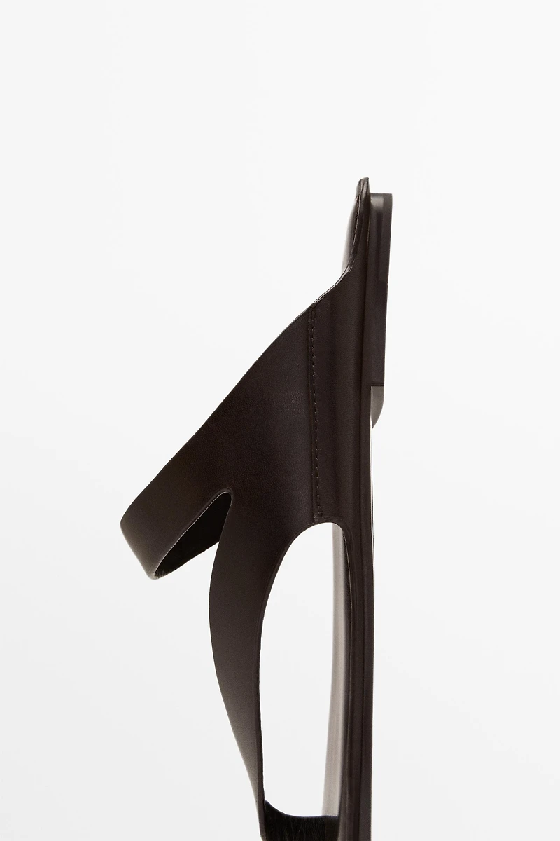 Asymmetric leather sandals with toe divider