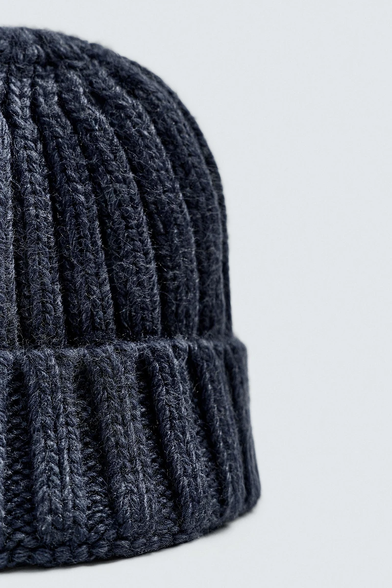 RIBBED BEANIE