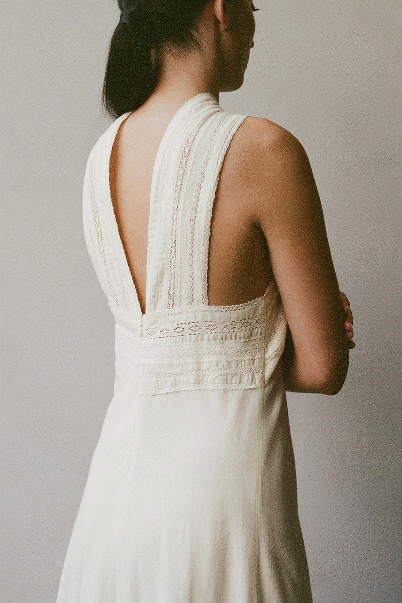 LACE NIGHTGOWN